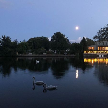 Serene Spacious Room Staines-upon-Thames Eksteriør billede