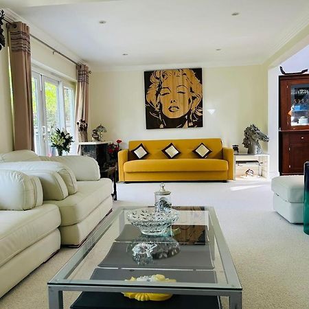 Serene Spacious Room Staines-upon-Thames Eksteriør billede