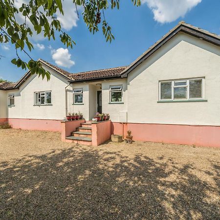 Serene Spacious Room Staines-upon-Thames Eksteriør billede