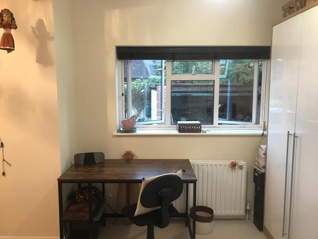 Serene Spacious Room Staines-upon-Thames Eksteriør billede