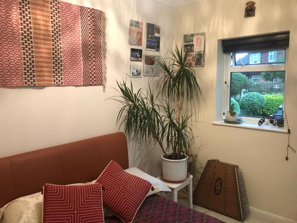 Serene Spacious Room Staines-upon-Thames Eksteriør billede