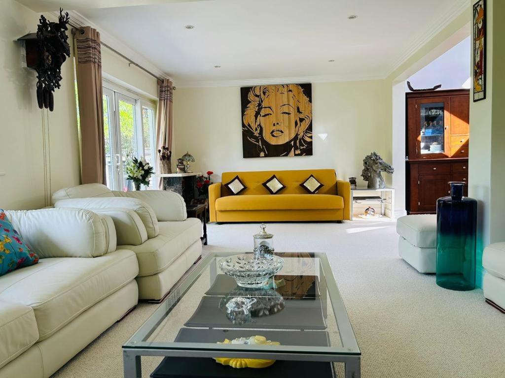 Serene Spacious Room Staines-upon-Thames Eksteriør billede